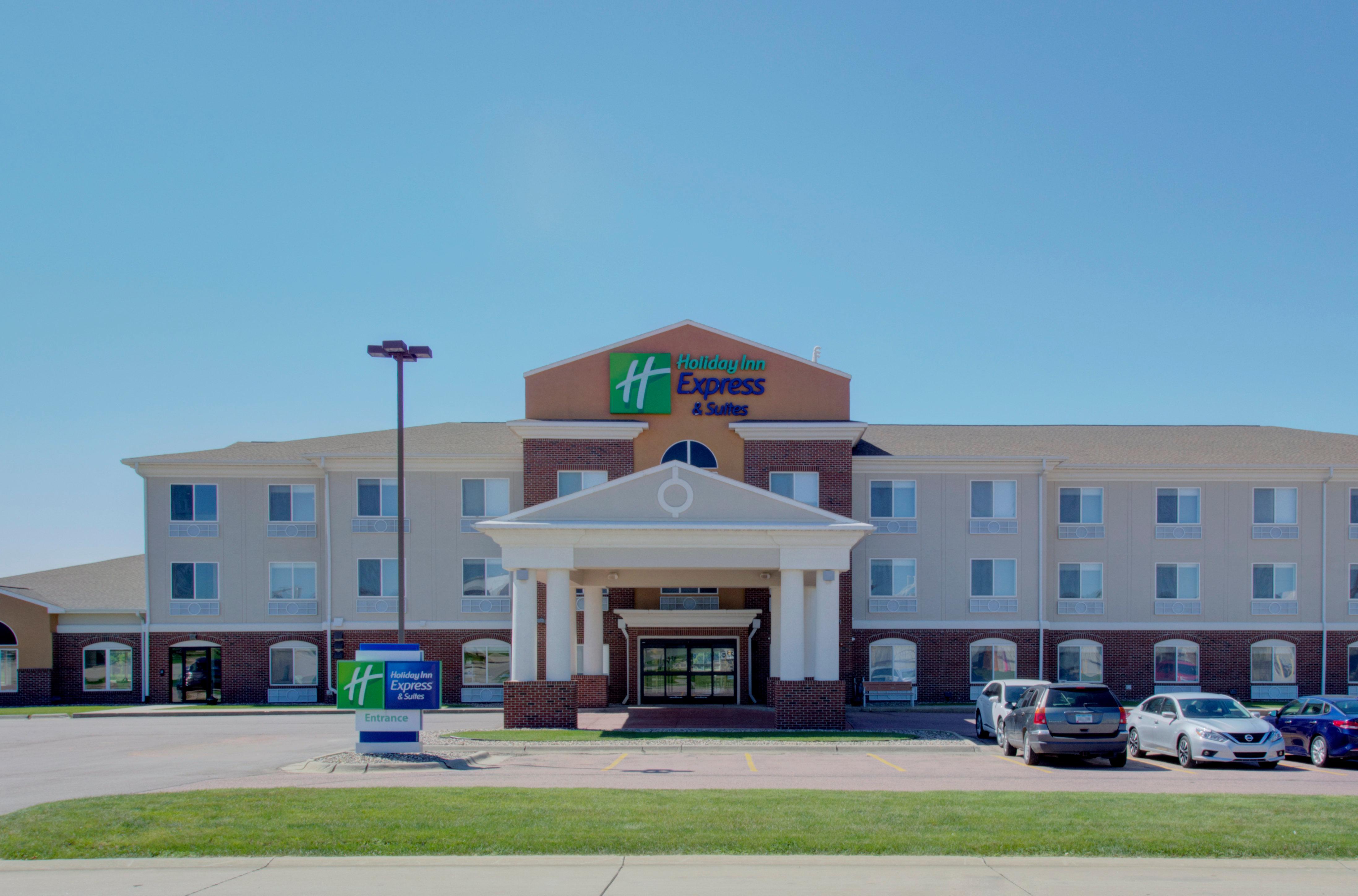 Holiday Inn Express & Suites Le Mars By Ihg Exterior photo
